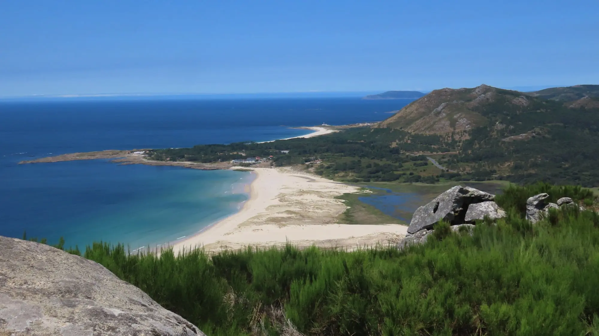 Playa, laguna y monte Louro