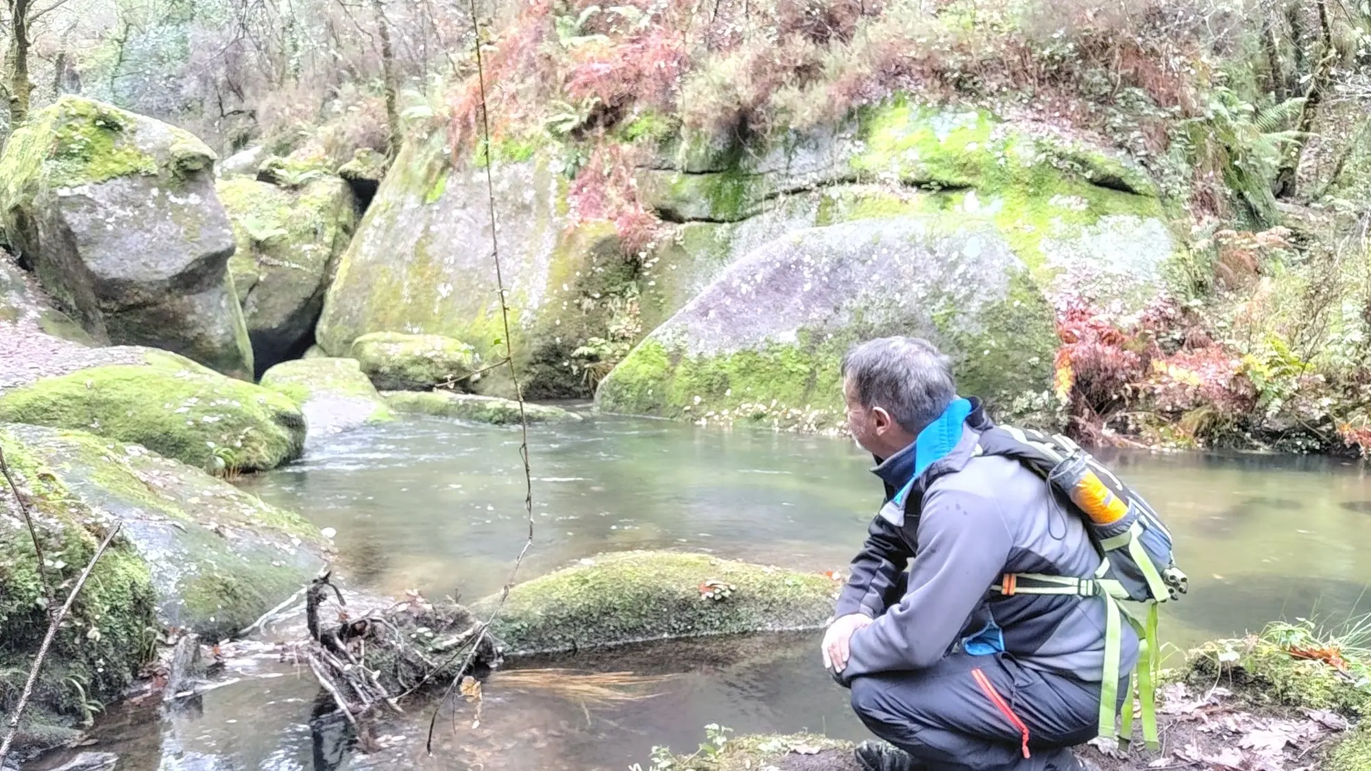 Senda do río cuberto