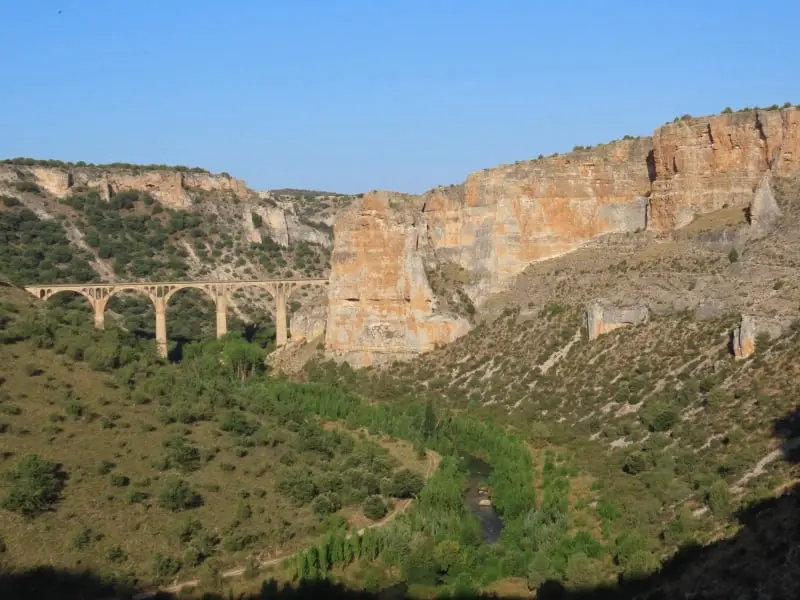 Hoces del río Riaza: la senda del río y sus buitres