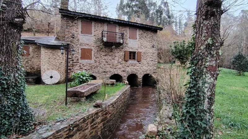 Sendeiro do río Castro