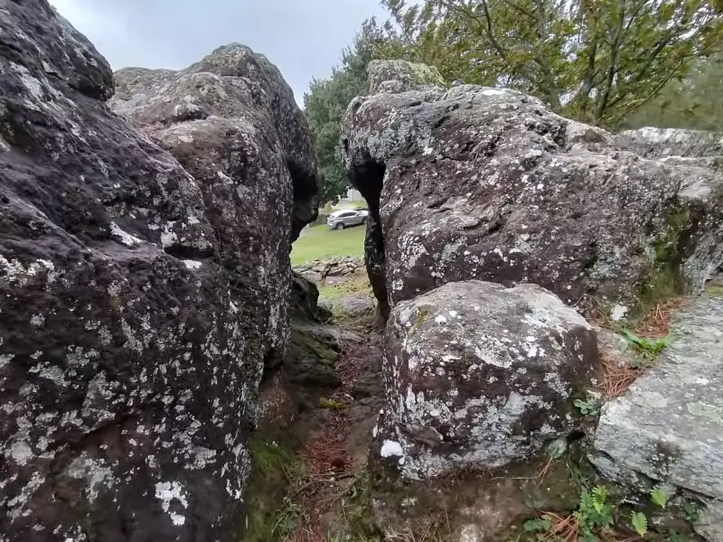 Sarcófagos de Pedra do Home