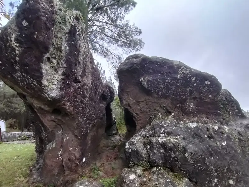 Sarcófagos de Pedra do Home