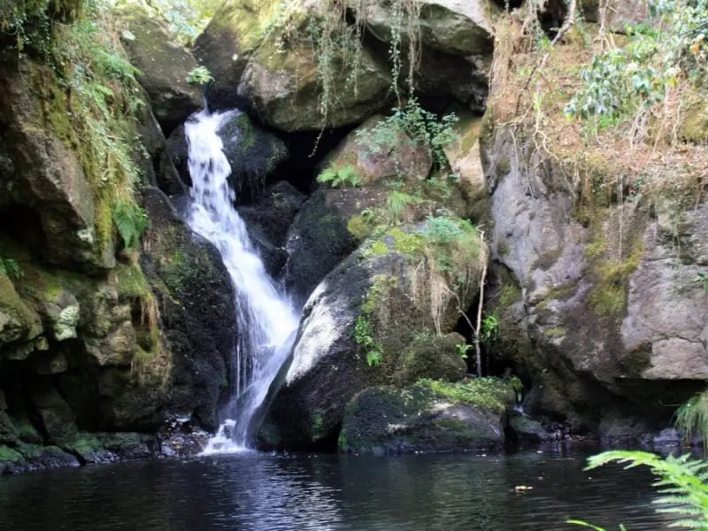 Fervenza do Pozo Negro (Negreira, A Coruña)