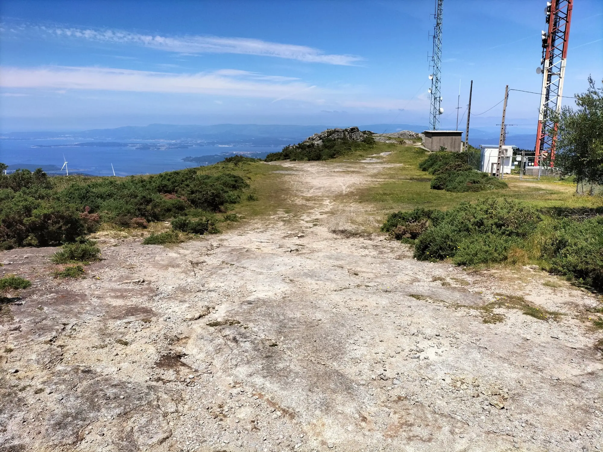 Del embalse de O Con al monte Xiabre